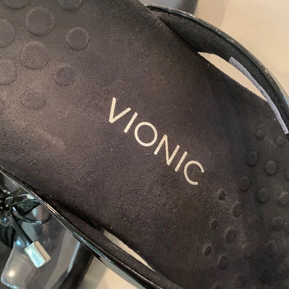 Vionic Black Patent Bella Sandals - Picture 5 of 9